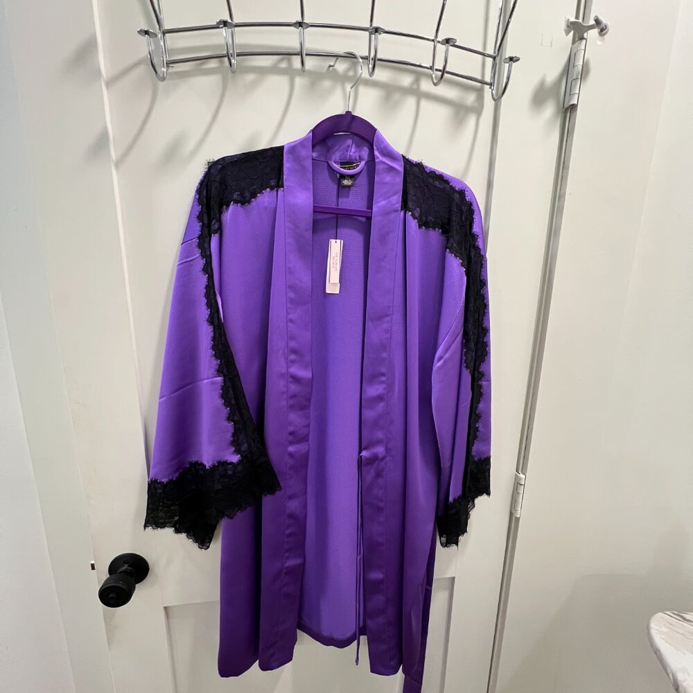 Gorgeous Victoria's Secret Purple & Black Lace Robe NWT